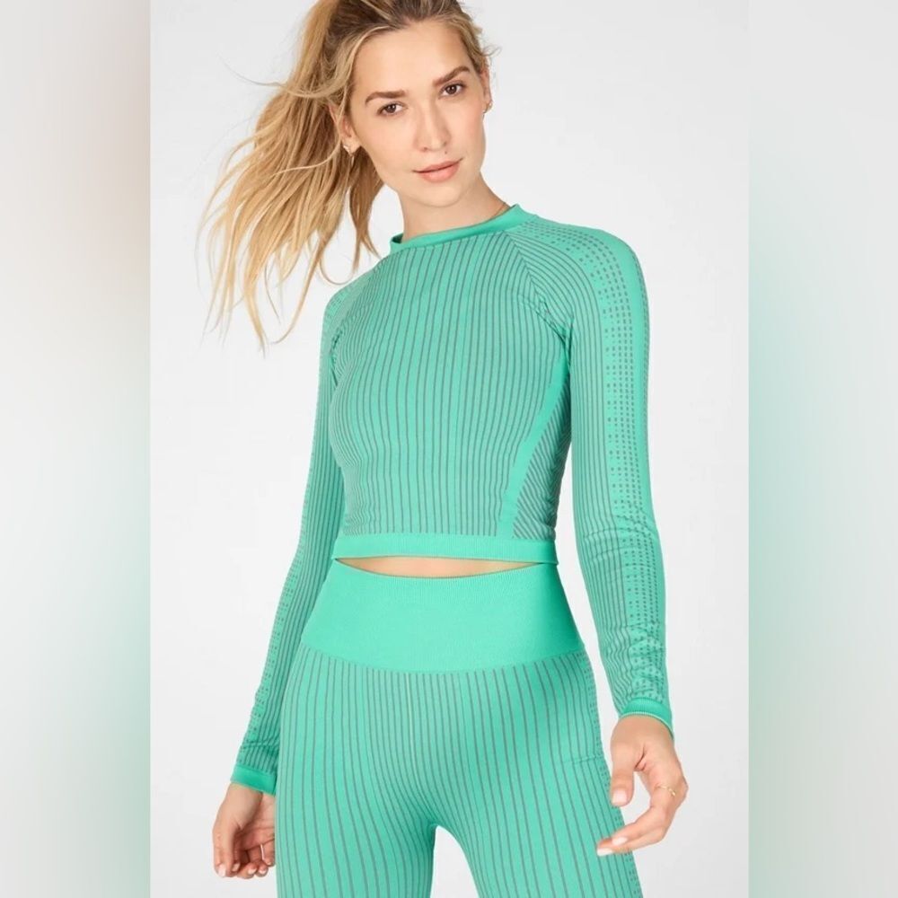 Fabletics Whitney Crop Top Gym Workout Teal Aqua Gray Seamless